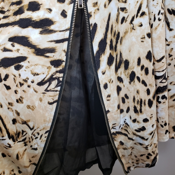 Leapord Print Women's Top - Picture 5 of 8